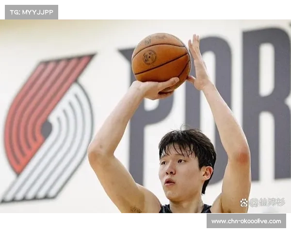 中国球员杨瀚森新秀赛高效砍下10分,展现内线潜力